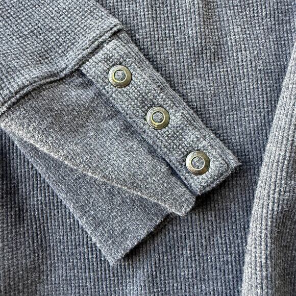 Carhartt Size XL Gray Waffle knit pullover top with cuff button detail A++ - Picture 7 of 10